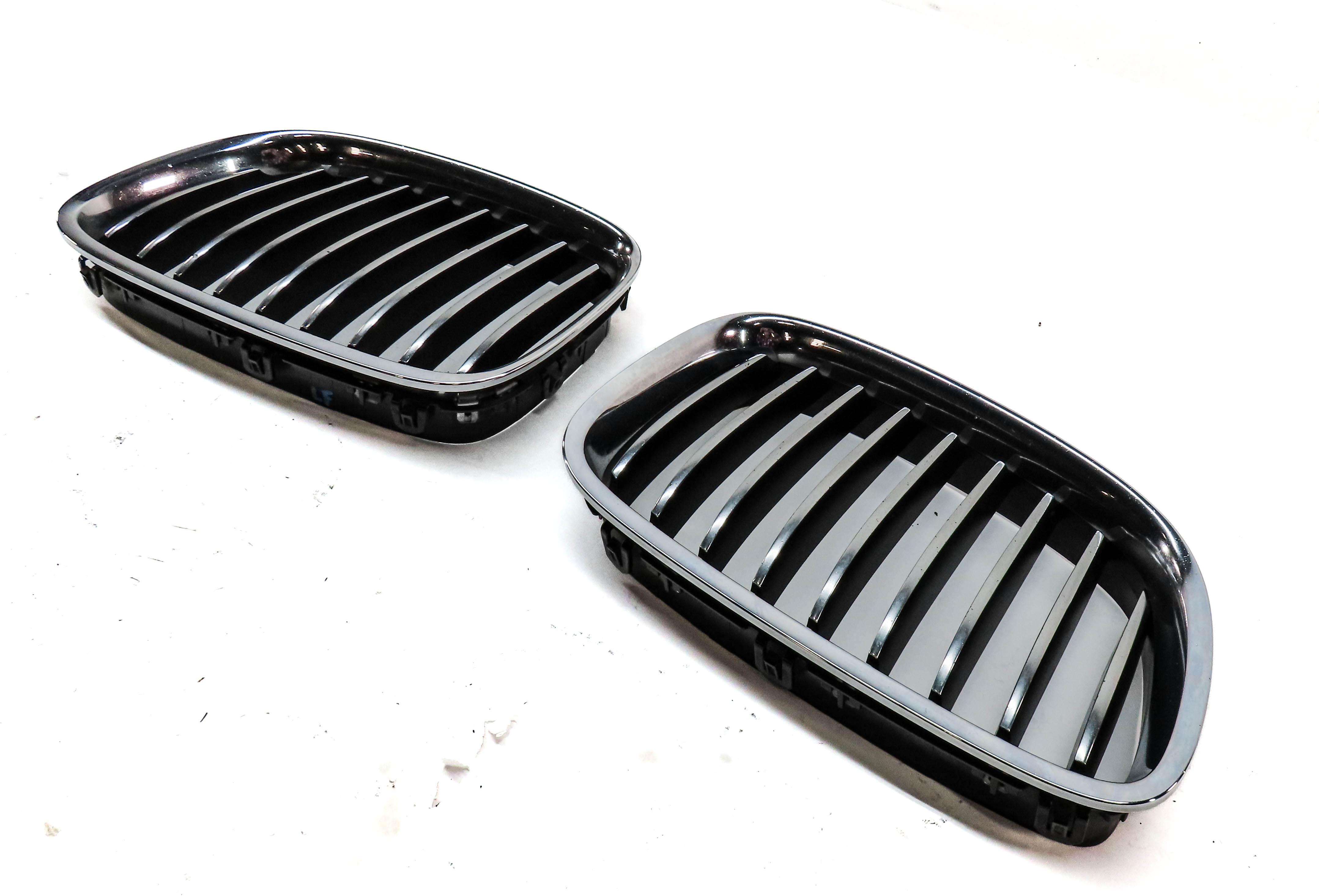 10-13 BMW 535iGT 550iGT (F07) FRONT LEFT & RIGHT HOOD VENT GRILLE SET-2 (CHROME) — exact item pictured